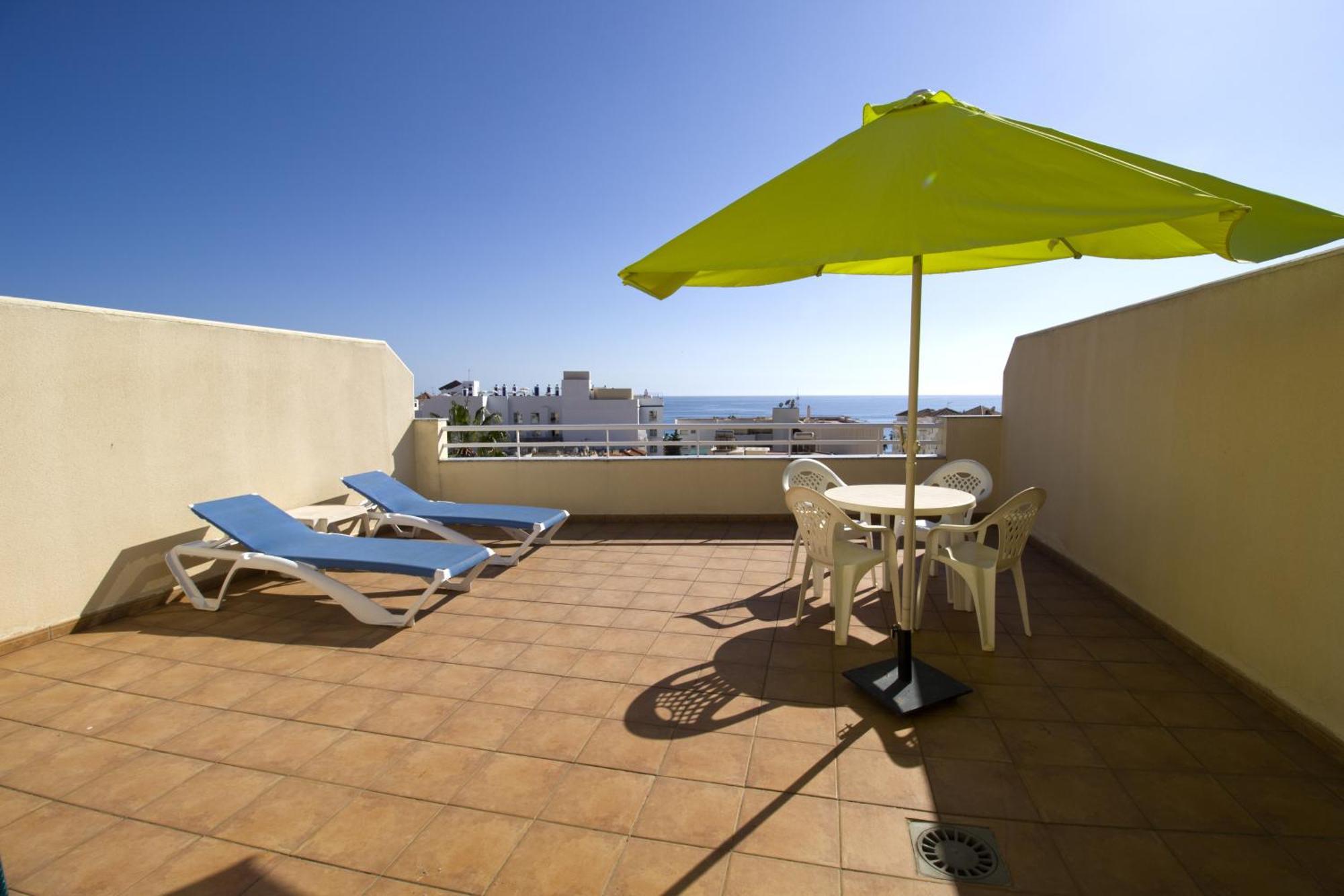 Apartamentos Turisticos Fercomar Nerja Bagian luar foto